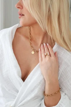 Agnes Chain, kaulakoru
