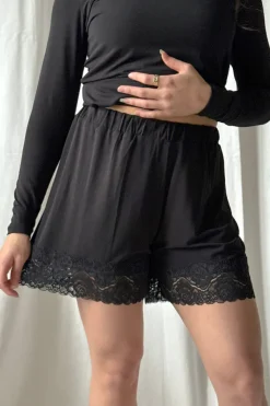 Bamboo Lace shortsit, musta