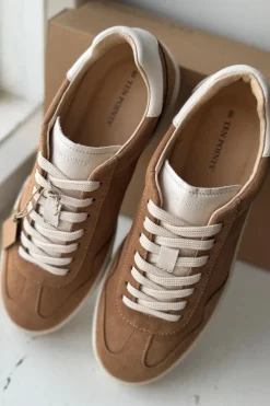 Edit sneakerit, sand