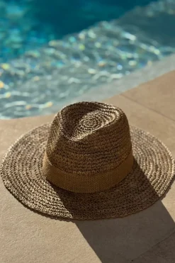 Fedora straw hattu
