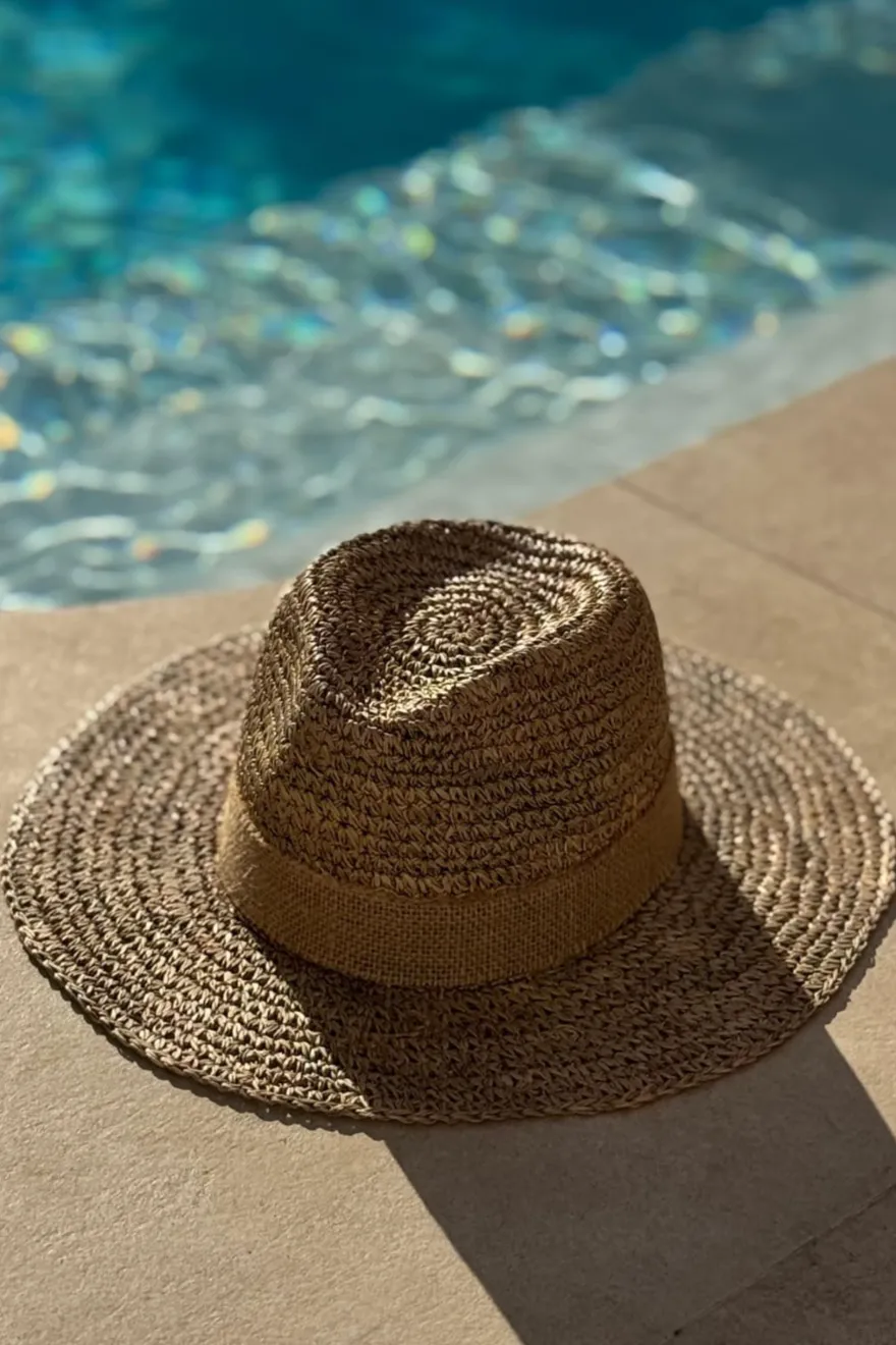 Fedora straw hattu