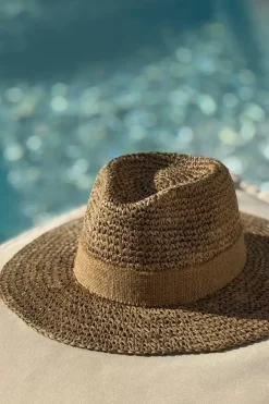 Fedora straw hattu