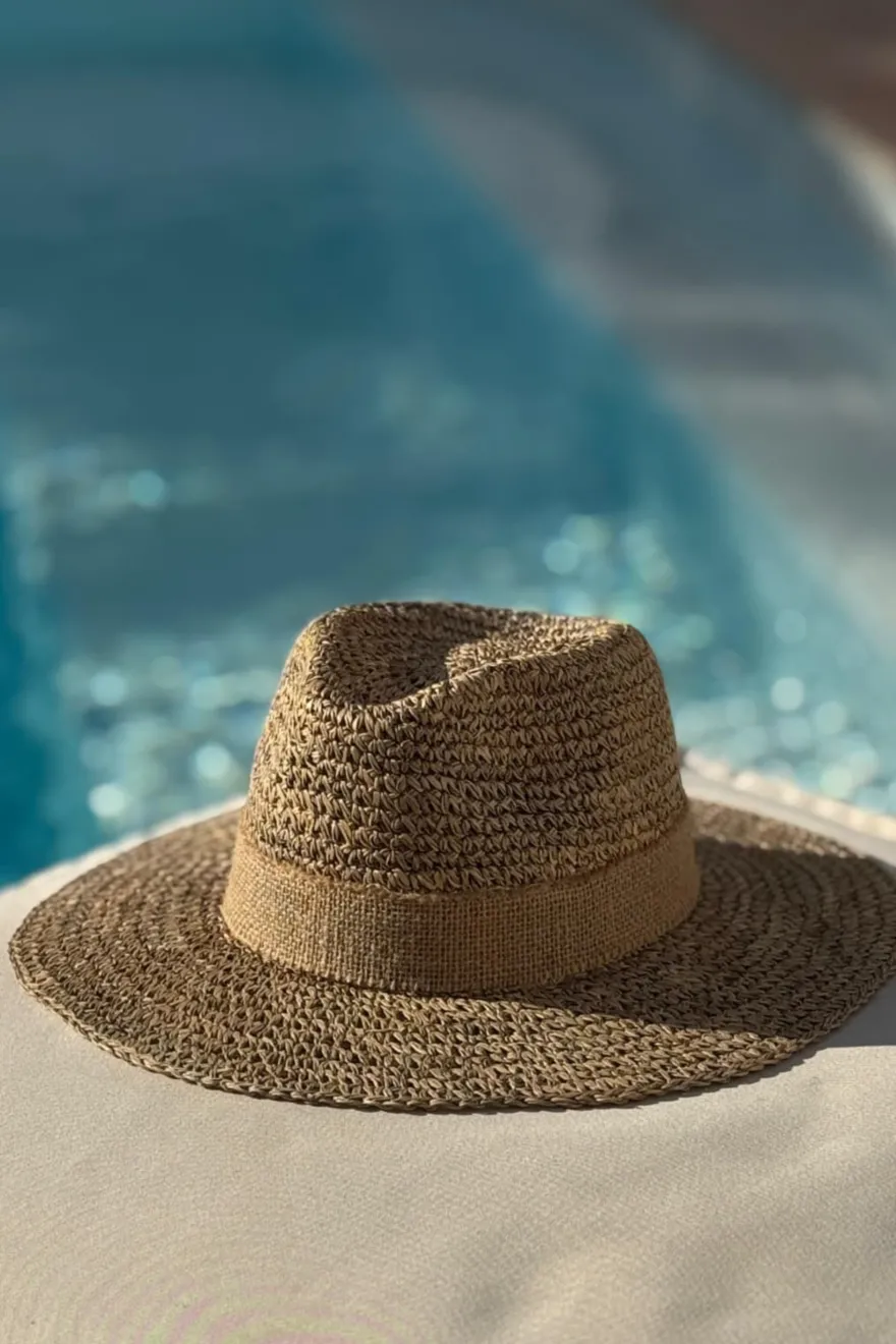 Fedora straw hattu