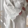 Lilias brodeerattu pellavakimono, hiekka
