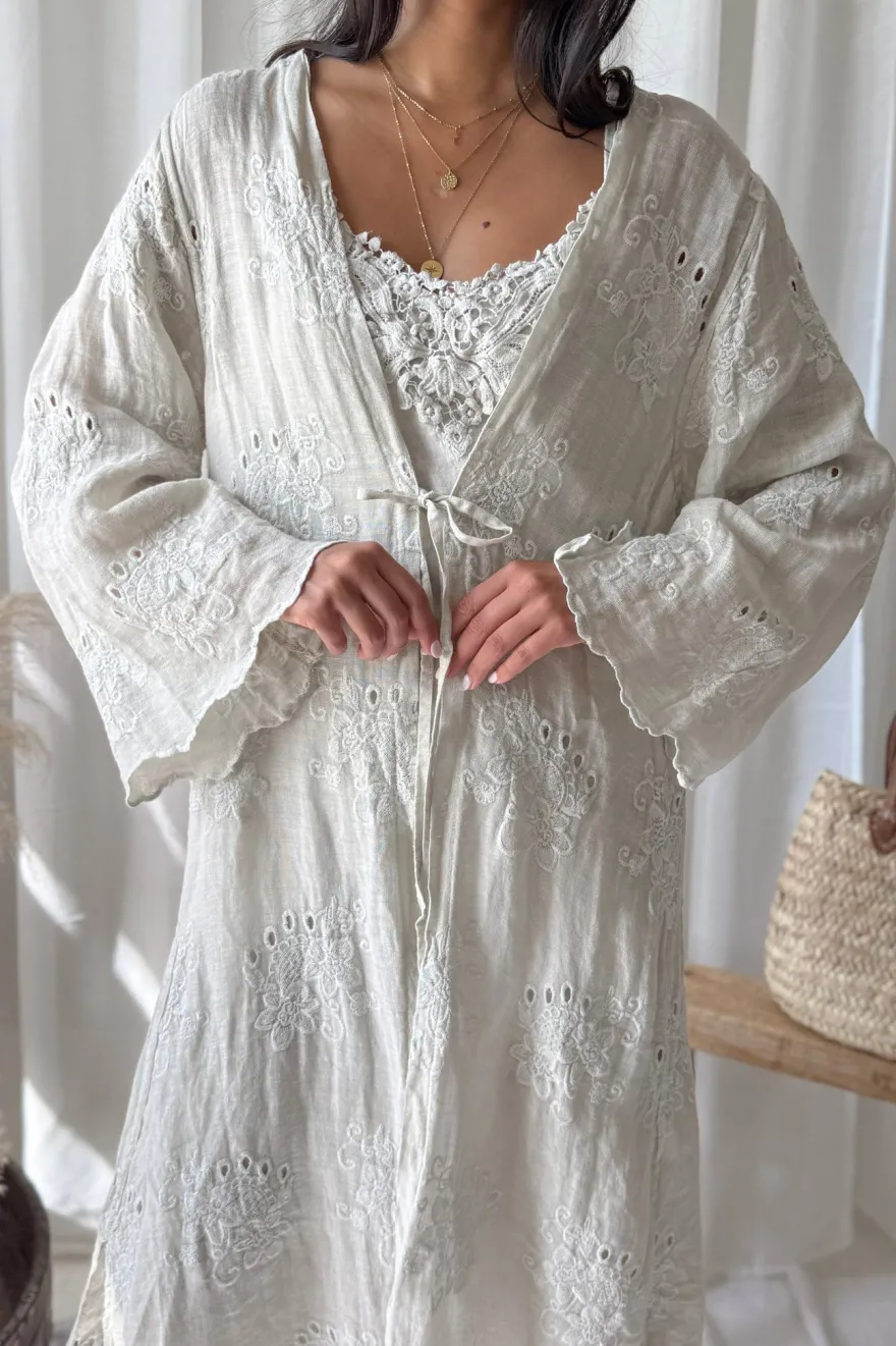 Lilias brodeerattu pellavakimono, hiekka