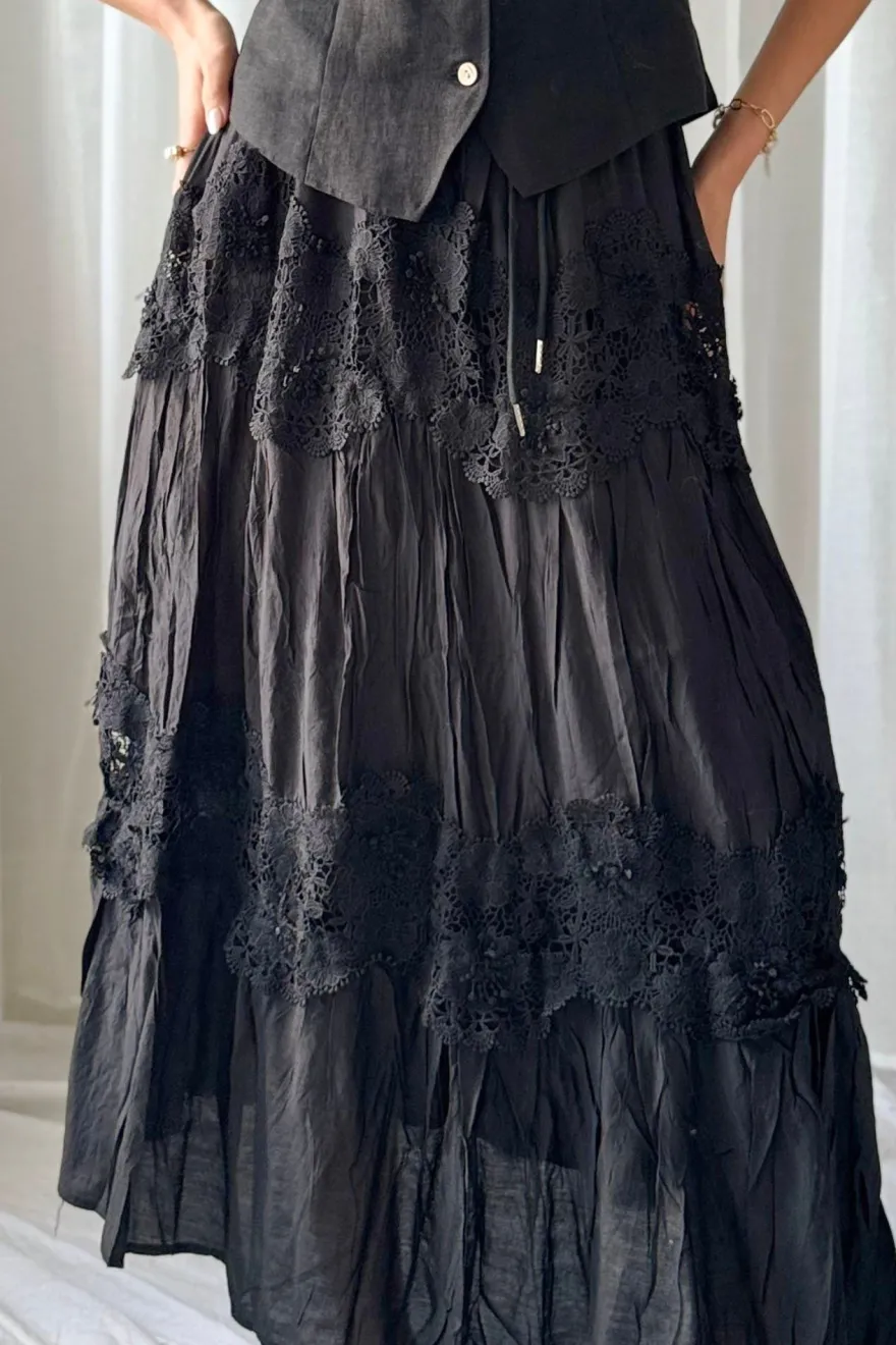 Lovely Lace hame, musta