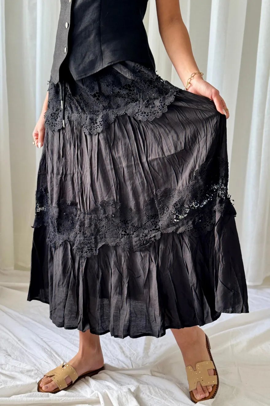 Lovely Lace hame, musta