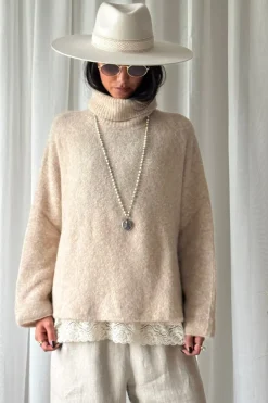 Marlene alpakkasekoitepooloneule, beige