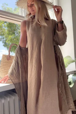 Mila pellavamekko, safari