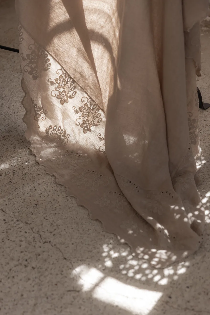 Shabby pellavapöytäliina, cashmere
