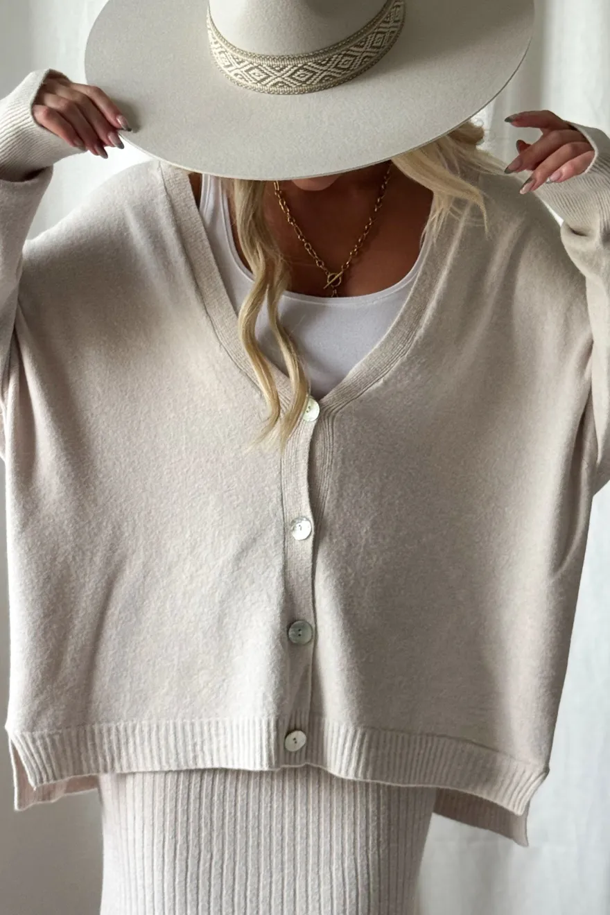 Stay Close neuletakki, light beige