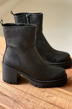 Ylva bootsit, musta